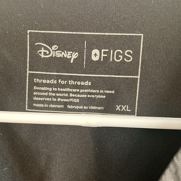 Figs Disney Limited Edition Scrub Top Women’s Size XXL Black Color - Picture 2 of 9